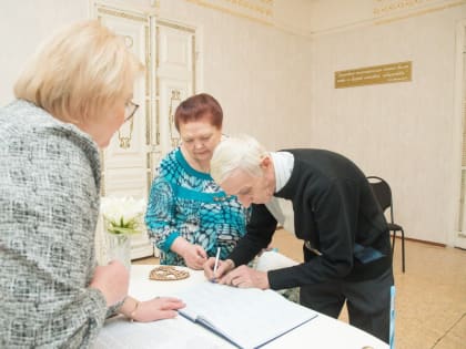В первый день февраля поздравления с золотой свадьбой принимали жители Маркса Галина Ивановна и Виктор Павлович Кривченковы