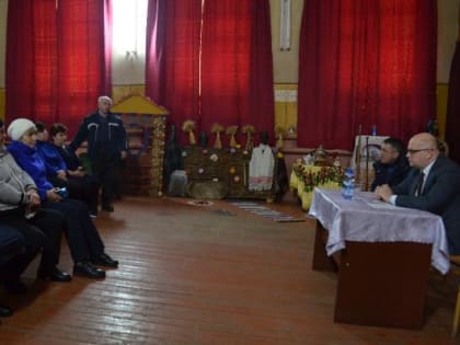 Глава Петровского района встретился с инициативными жителями села Асмётовка