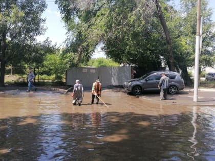 В Заводском районе Саратова после дождя образовалась речка