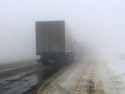 Трассы в трех районах Саратовской области закрыты для автобусов и грузовиков