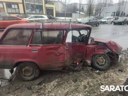 У Студгородка на Шехурдина столкнулись Kia и "четверка": есть пострадавший