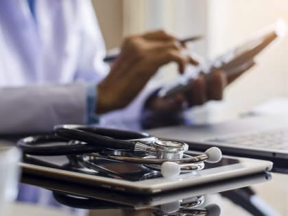 Врачи заявили о несоответствии их зарплат указам президента