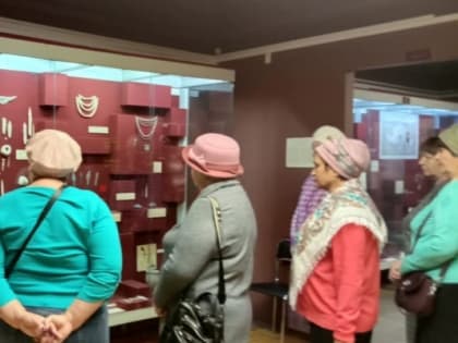 «Социальный туризм» привел получателей услуг Александрово-Гайского района в Саратовский областной музей краеведения