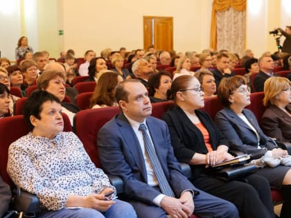 Роман Бусаргин: Вопросы развития здравоохранения в Саратовской области обсуждали сегодня на заседании коллегии профильного министерства. Параллельно подвели итоги работы этой важне