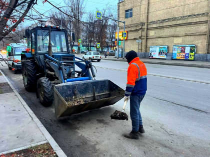 Очистка улиц и пешеходных зон в городе