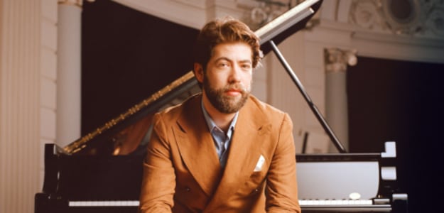 Alleskunner Thomas Beijer speelt Satie’s betoverende pianomuziek - Mo., 10.08.2026, 18:00 at Het Concertgebouw, Concertgebouwplein 10, 1071 LN Amsterdam, Netherlands