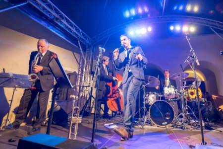 Frank Sinatra ＆ Louis Armstrong Tribute Show - Thu, Jun 18, 2026, 19:00 at Kolpingsaal Hall in Tirol, Schumacherweg 2, 6060 HallinTirol, Österreich