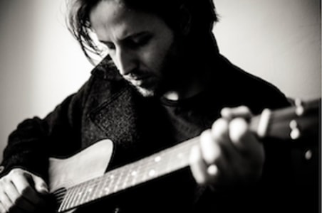 Moritz Gamper - Blues ＆ Roots - 29.11.2025 18:00 at Café El´Risa, Metzgergasse 9, 5400 Hallein, Österreich