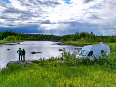 Weltbilder: NORDKAP ＆ ÄGÄIS | »Freiheit auf 4 Rädern« - 06.03.2026 20:00 at Kulturhaus Emailwerk, Anton-Windhager-Straße 7, 5201 Seekirchen am Wallersee, Österreich