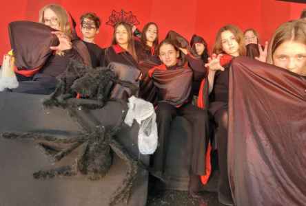 "Tanz der Vampire" - 11.04.2026 19:00 at Kultur.Park.Traun Spinnerei, Obere Dorfstraße 5, 4050 Traun, Österreich