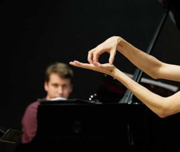 POEMMUSIC | WORKSHOP „GEBÄRDENSPRACHPOESIE" MIT ANJA BURKHARDT ＆ MELANIE ZIMMER | KOORDINATION DAGMAR SCHINNERL - Sa., 03.10.2026, 10:00 at Anton Bruckner Privatuniversität, Alice-Harnoncourt-Platz 1, 4040 Linz, Österreich