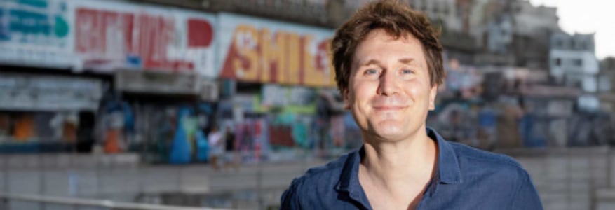 Hosea Ratschiller: Happy Place - 10.04.2026 19:00 at OKH Vöcklabruck, Hans Hatschek-Straße 24, 4840 Vöcklabruck, Österreich