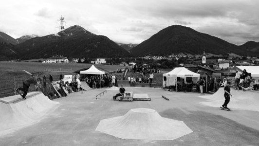 NAGA X ANGLE GRINDER // GARAGE PUNK UND SKATEVIDEO - 21.02.2026 21:00 at Treibhaus, Angerzellgasse 8 Am Volksgarten, 6020 Innsbruck, Österreich