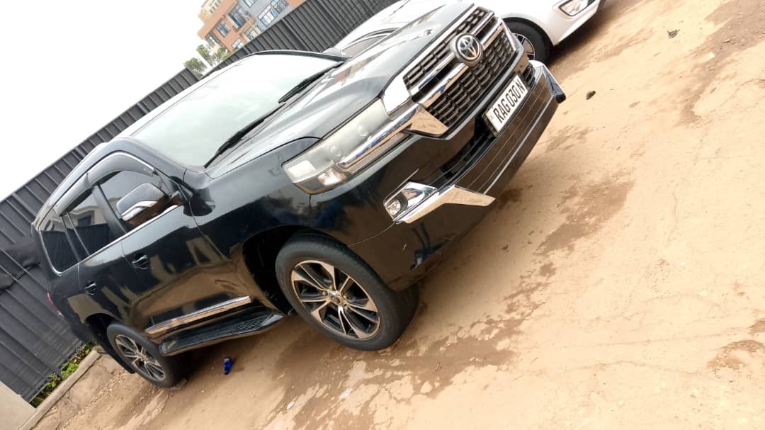 Toyota Land Cruiser V8 (200 Series)   Luxury Full-Size SUV”