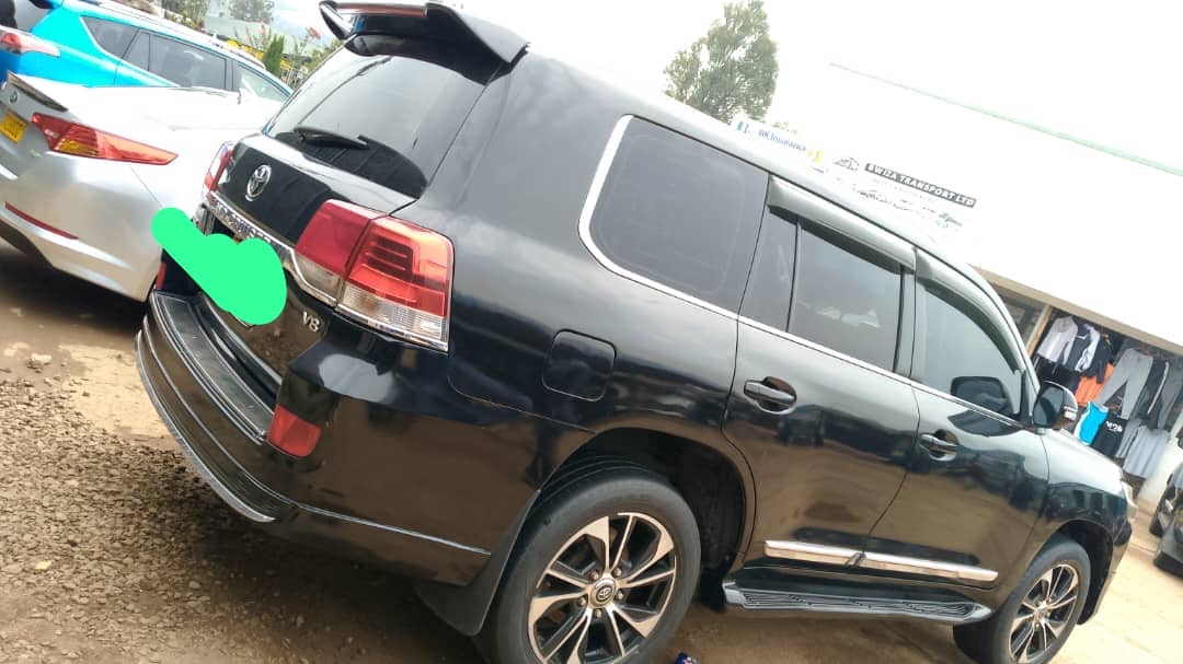 Toyota Land Cruiser V8 (200 Series) Luxury Full-Size SUV” - Image 1
