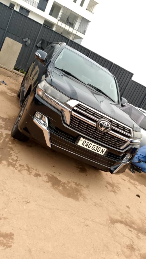 Toyota Land Cruiser V8 (200 Series) Luxury Full-Size SUV” - Image 2