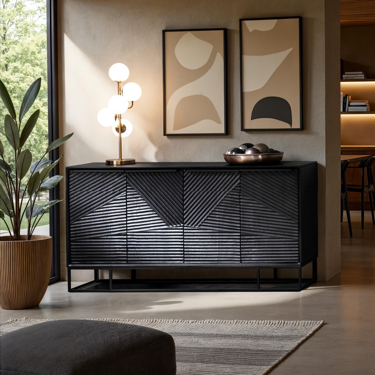 Buffet Horo à 4 portes en bois de manguier massif teinté wengé. fabrication artisanale. piètement en acier noir mat. H. 80 x L. 150 x P. 40 cm