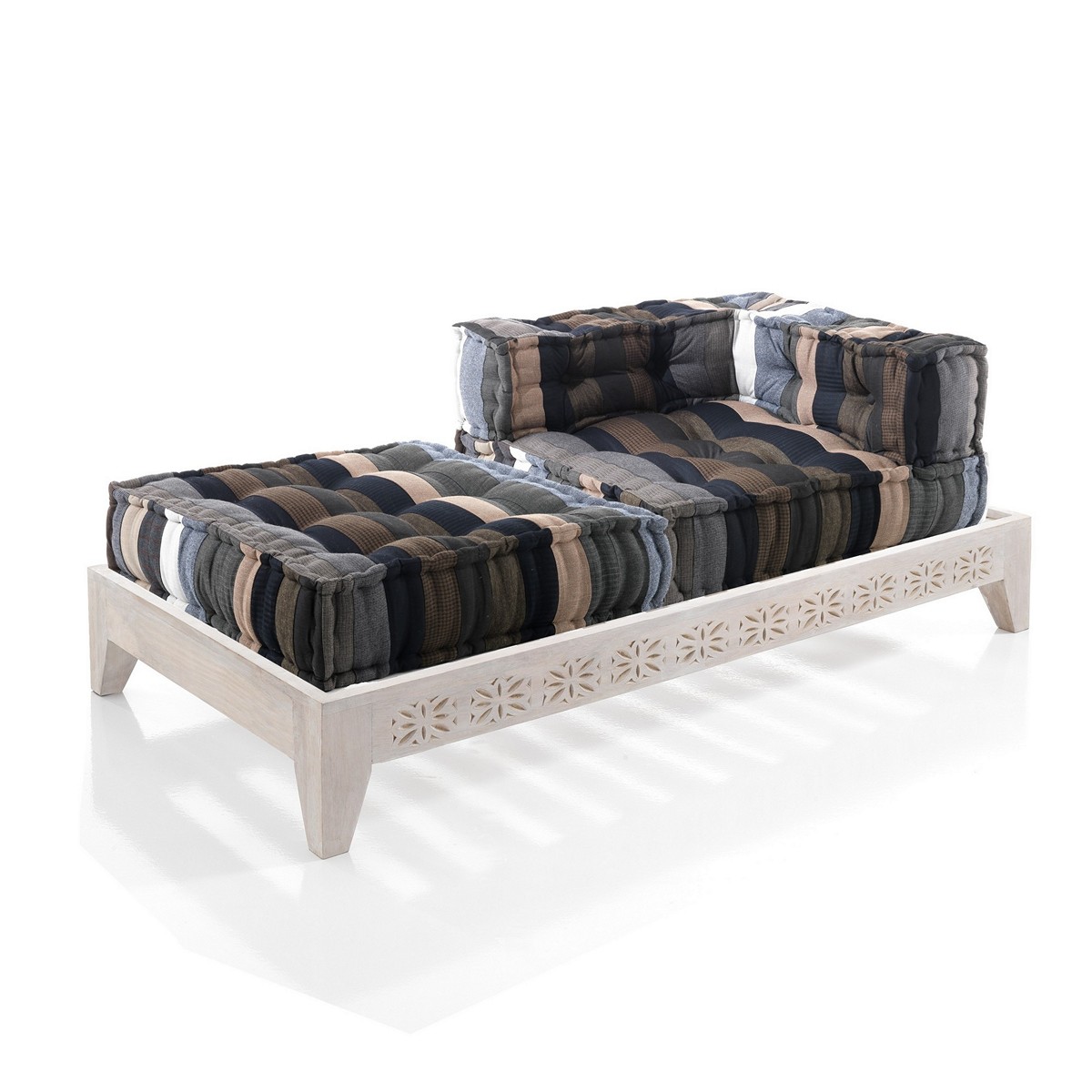 Chaise longue Yara en bois massif. revêtement en tissu effet laine mat blanc ivoire. coussins non déhoussables. 167 x 86 x 60 cm