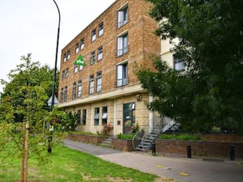 YHA London Thameside — social hostel in London, United Kingdom