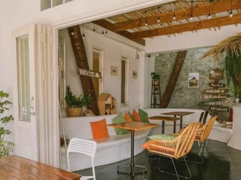 De Coco Hostel Koh Tao — social hostel in Koh Tao, Thailand