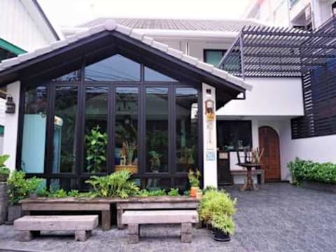 Baan Lung Poshtel — social hostel in Chiang Mai, Thailand