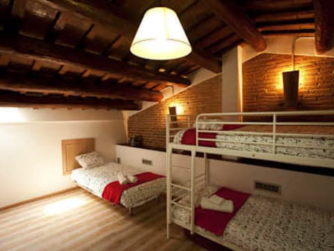 Coroleuhouse-BCN — social hostel in Barcelona, Spain