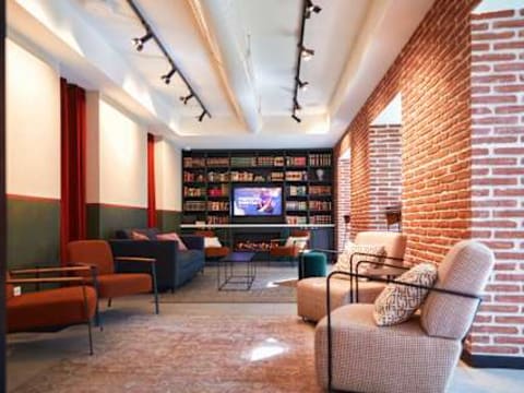 Latroupe Prado — social hostel in Madrid, Spain