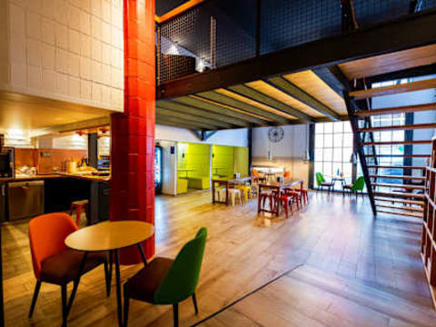 Far Home Bernabeu — social hostel in Madrid, Spain