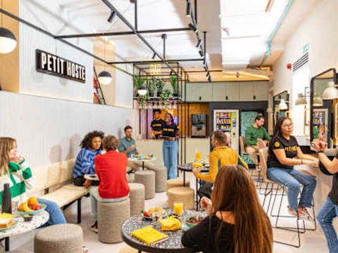 Petit Hostel Palacio Real — social hostel in Madrid, Spain