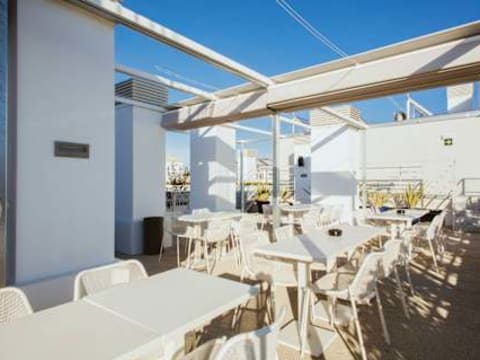 Residencia Universitaria Resa Claudio Coello — social hostel in Madrid, Spain