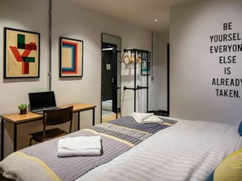 Latroupe Jacobs Inn — social hostel in Dublin, Ireland