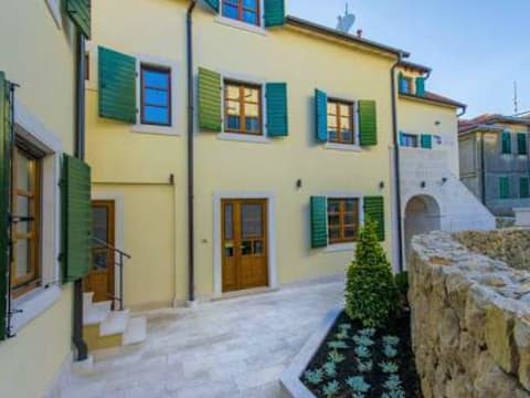 Dvor — social hostel in Split, Croatia