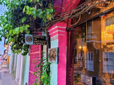 Hostel La Antigua Capsula — social hostel in Cartagena, Colombia
