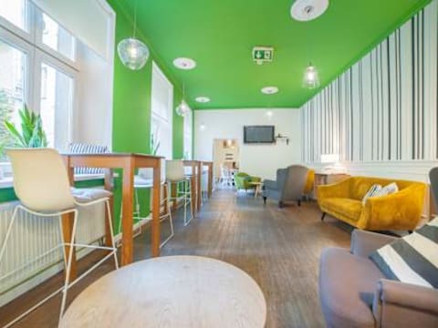 Dizzy Daisy Downtown Hostel — social hostel in Krakow, Poland