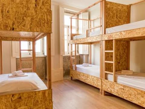 Queen´s Garden Hostel — social hostel in Porto, Portugal
