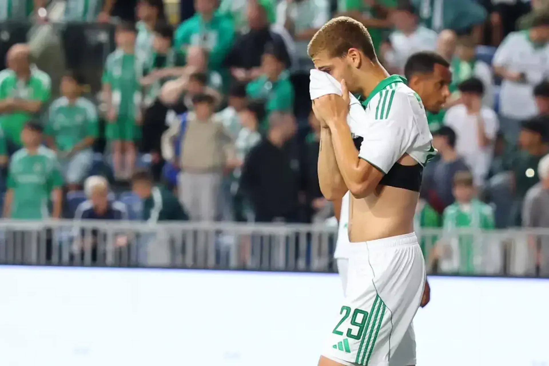 La blessure bouleverse les plans : le Maccabi Haïfa va recruter un défenseur gauche étranger