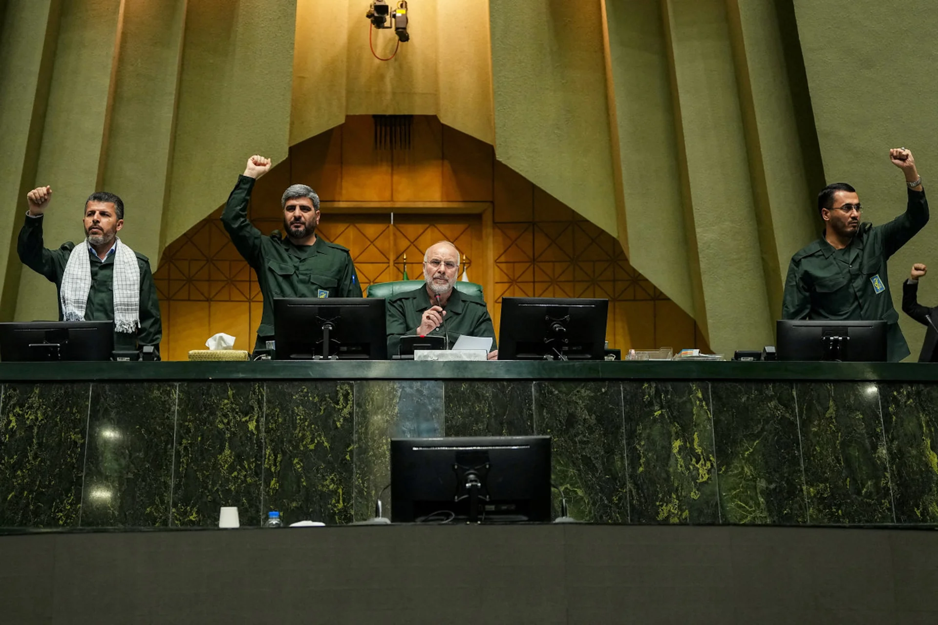 Alors que les combats s'arrêtent, l'Iran s'effondre de l'intérieur : le régime survivra-t-il à l'été ?