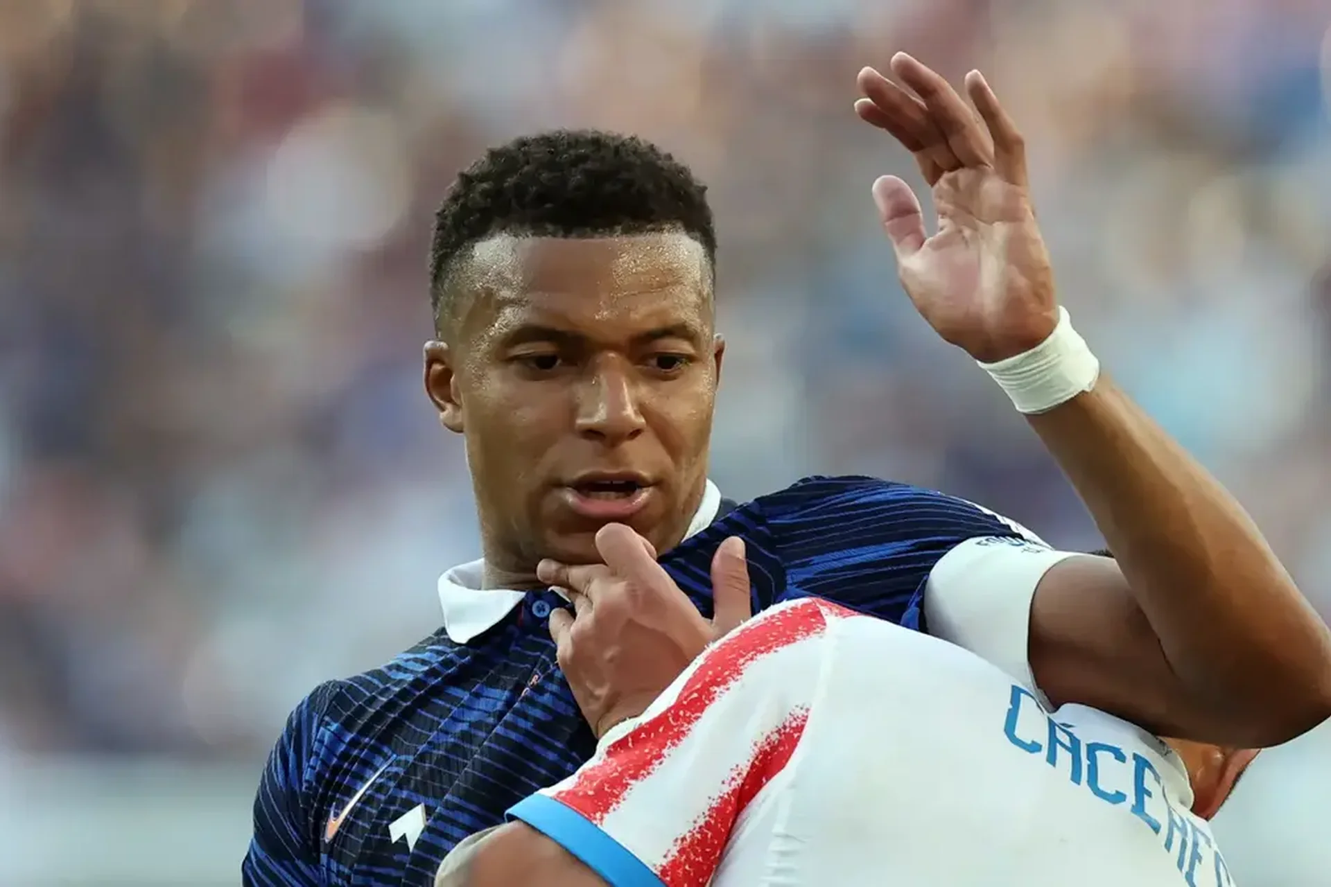 Deschamps : « J'avais peur qu'ils démolissent Mbappé. » Zlatan : « J'aurais pris 4 cartons rouges »