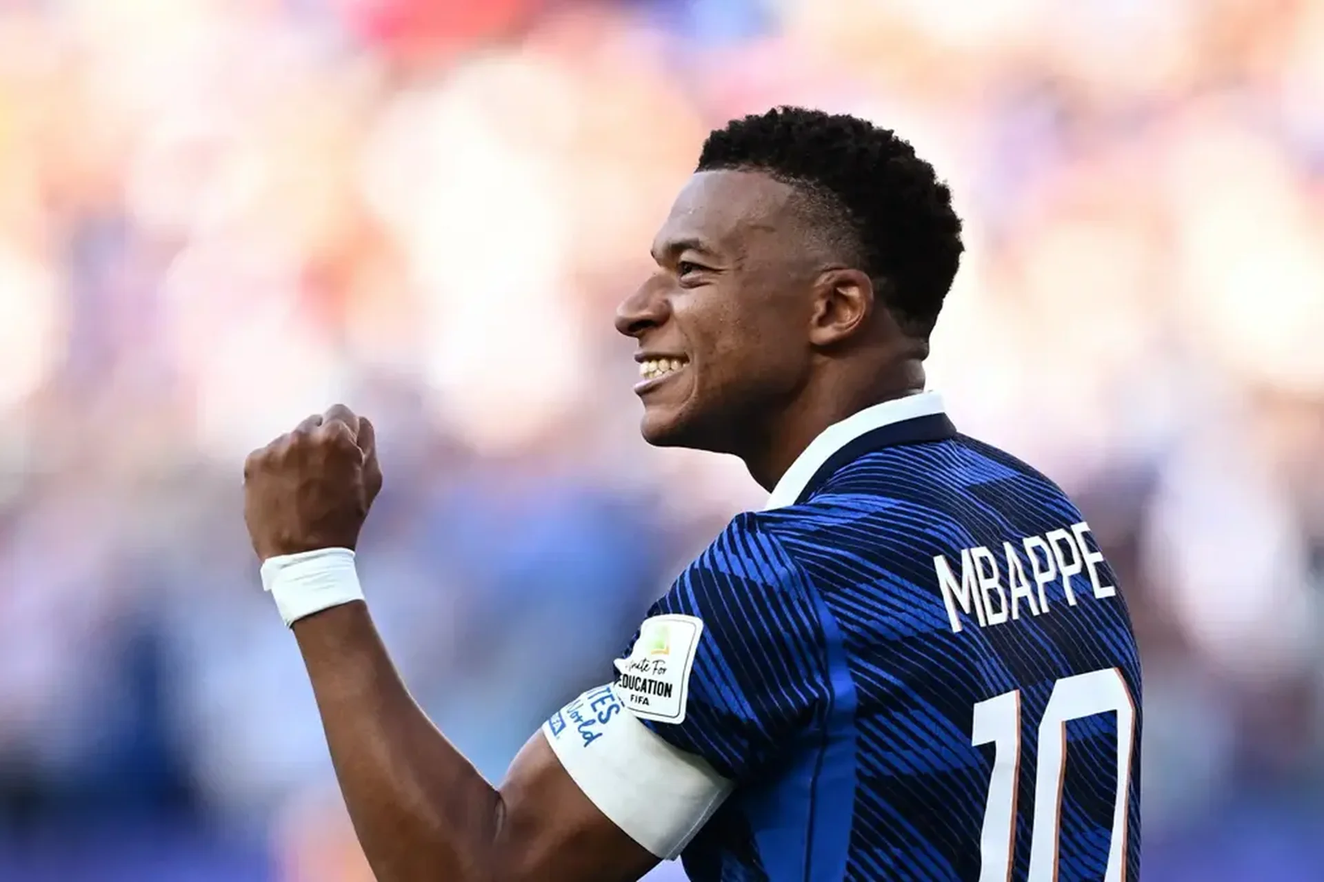 Mbappé contre un Paraguay crasseux : « Ils croyaient qu'on allait jouer en smoking »