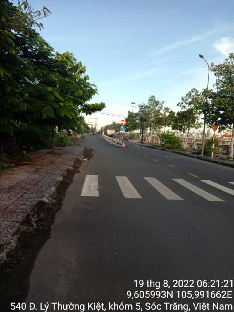 ST198 Đường dân sinh cặp chân cầu qua sông Masperro - Ảnh 1