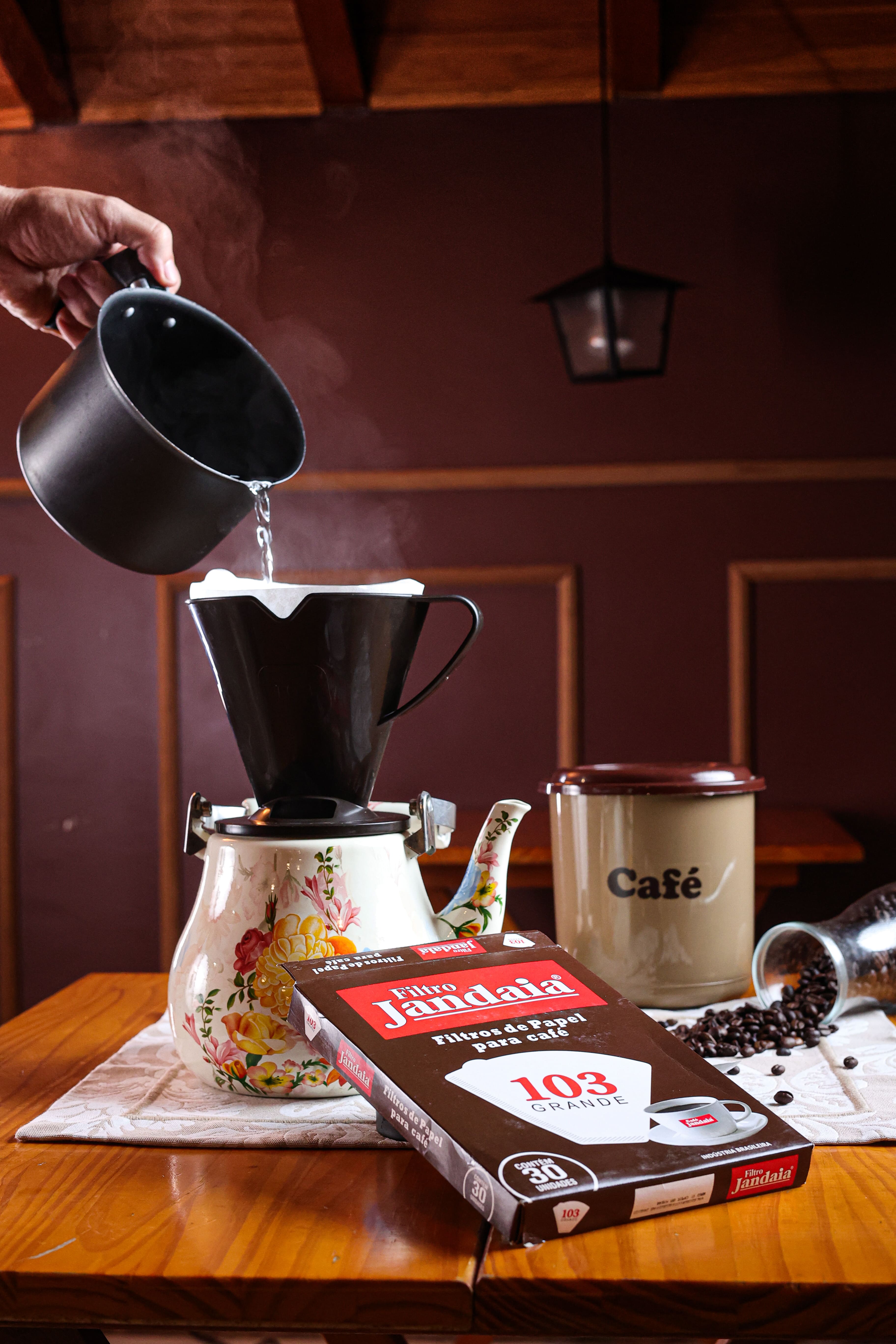 Passo a passo para fazer café no coador