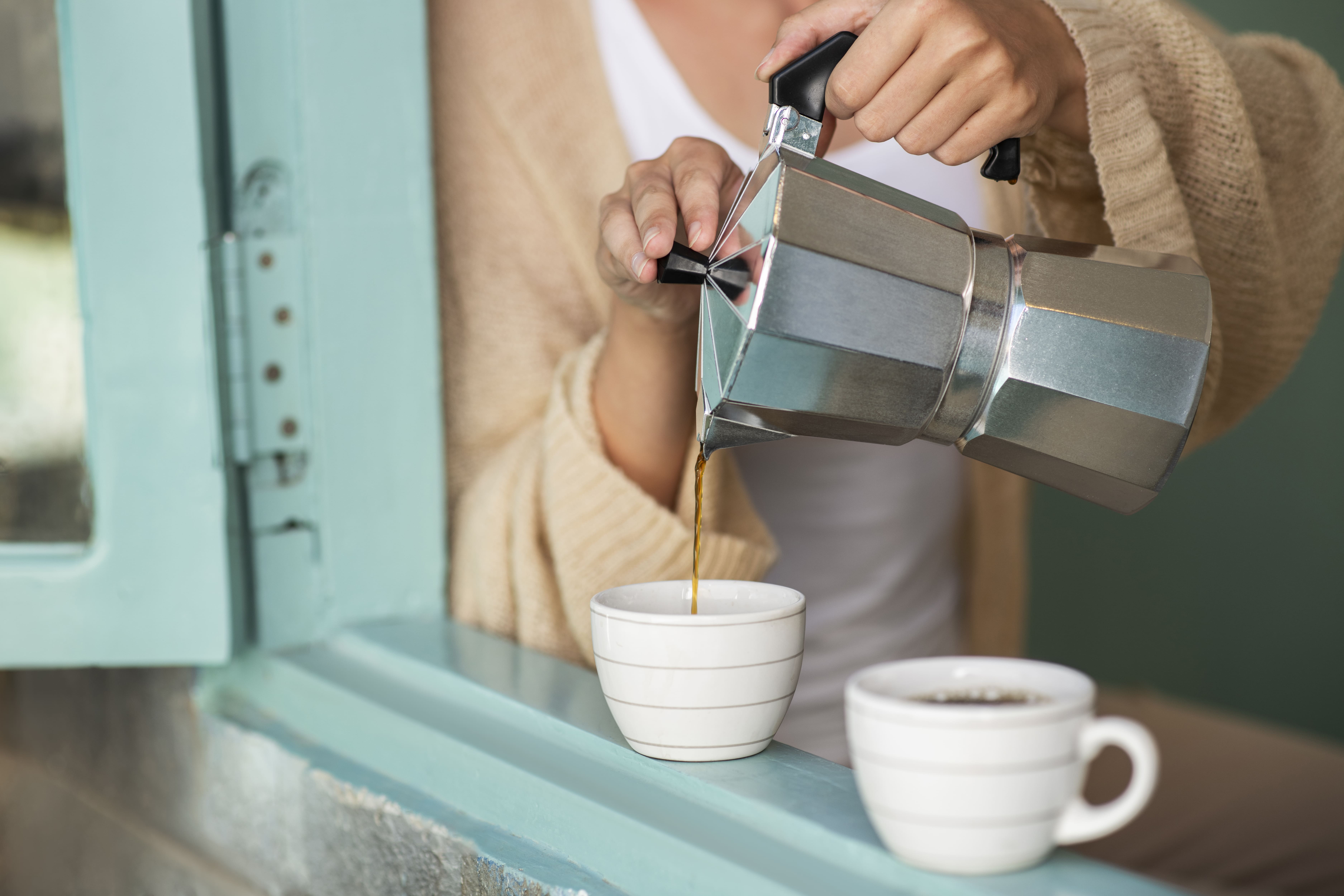 Passo a passo para fazer café na cafeteira italiana