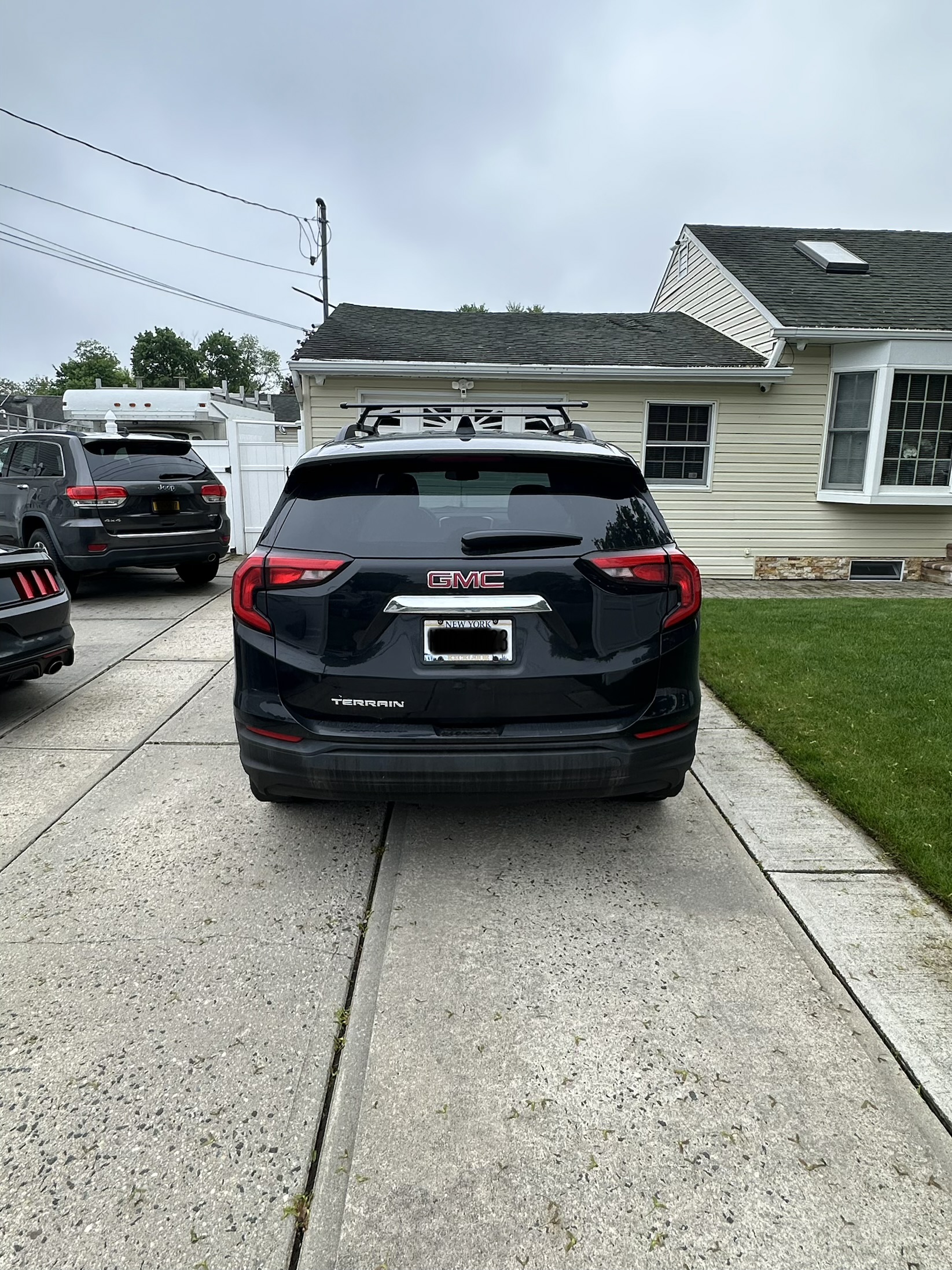 Vehicle photo 2