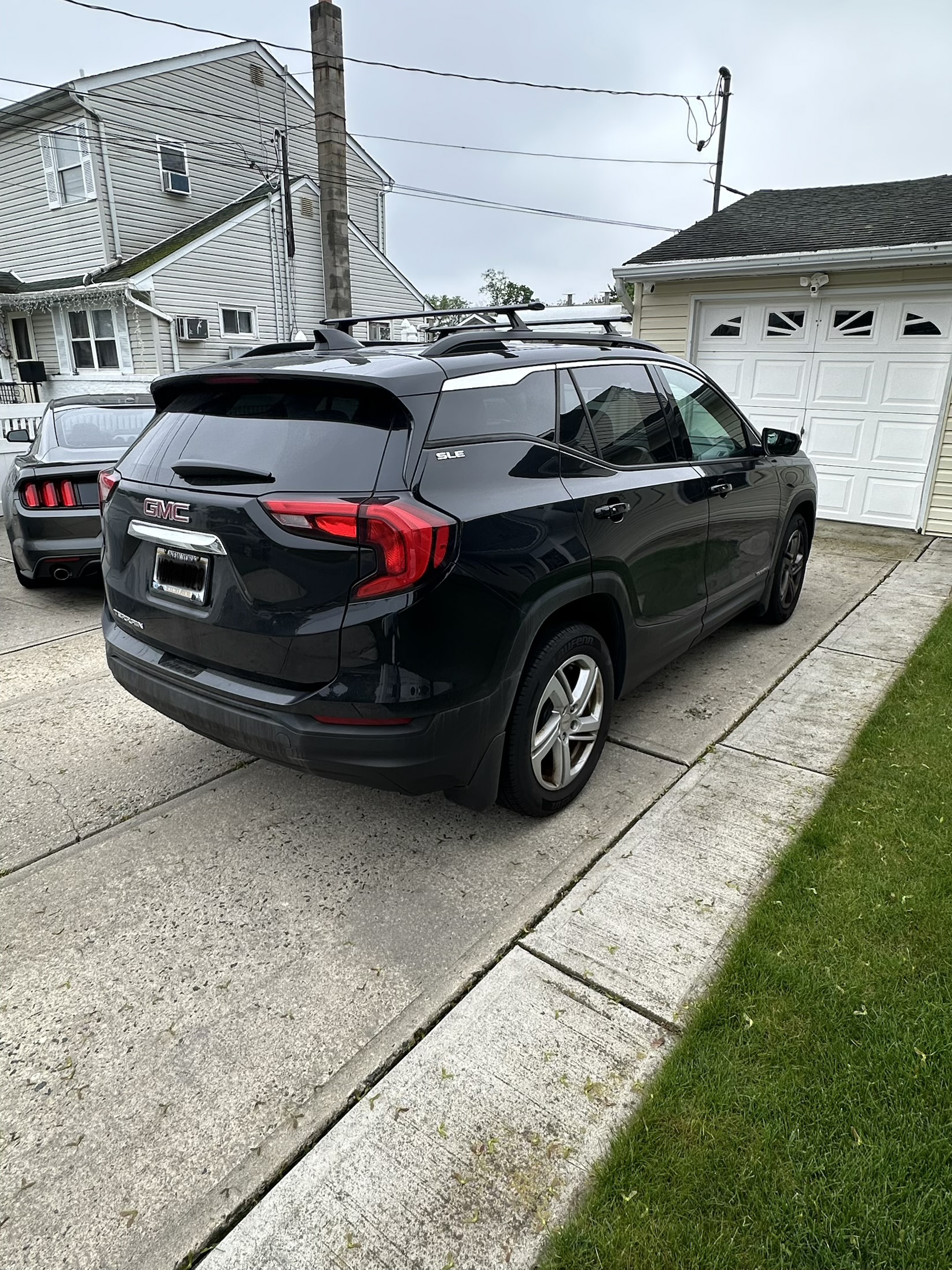 Vehicle photo 4