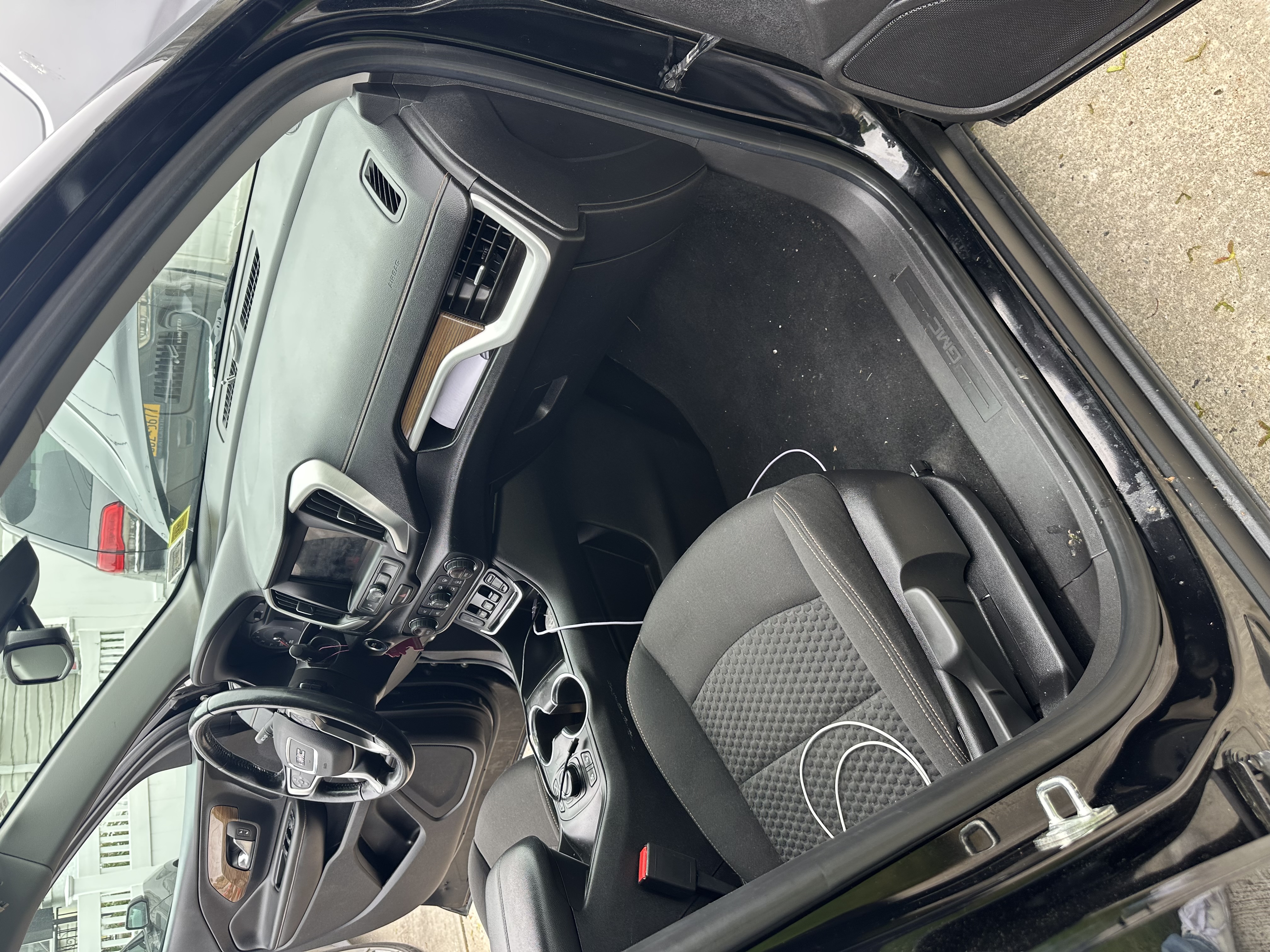Vehicle photo 10