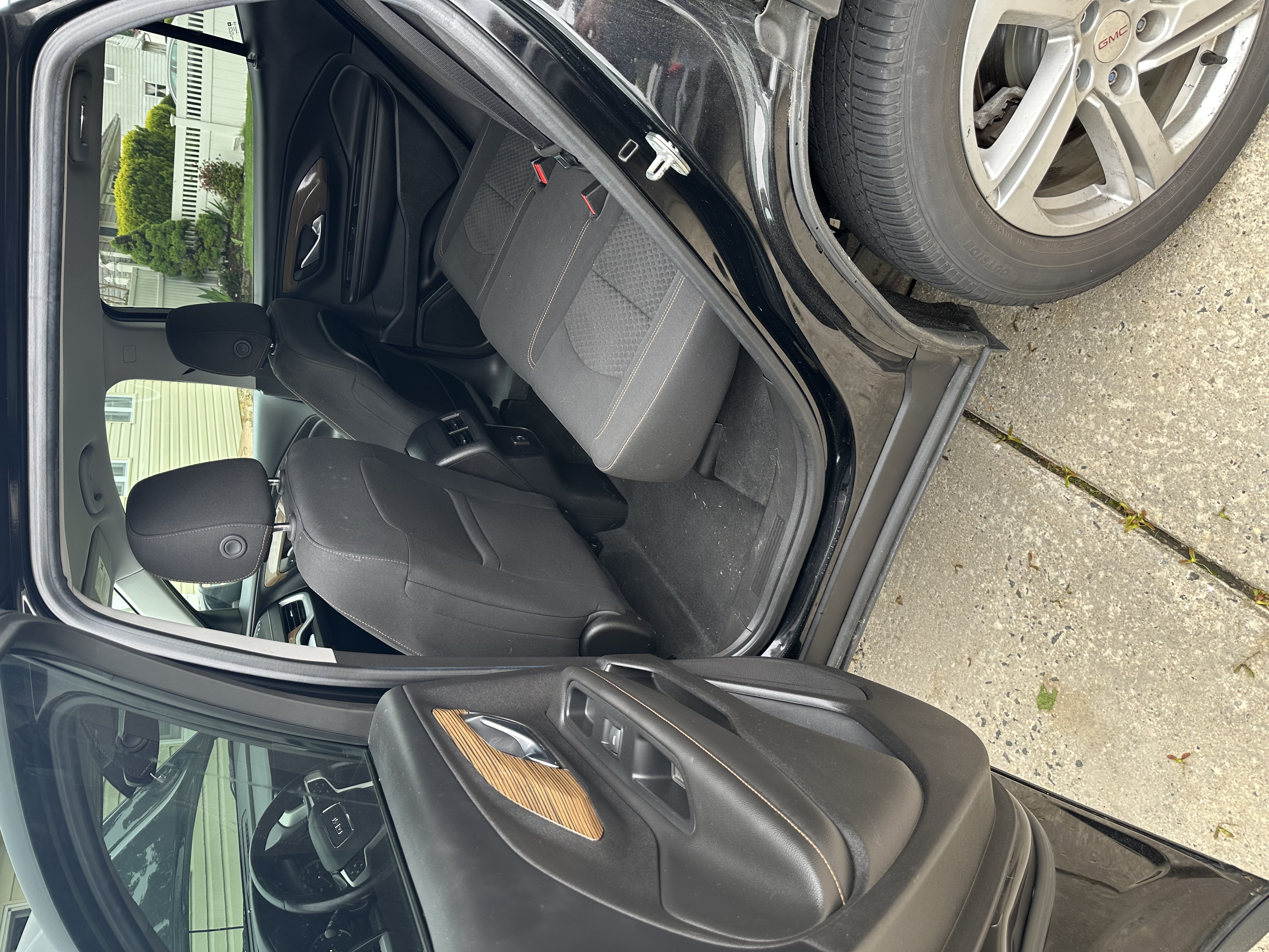 Vehicle photo 11
