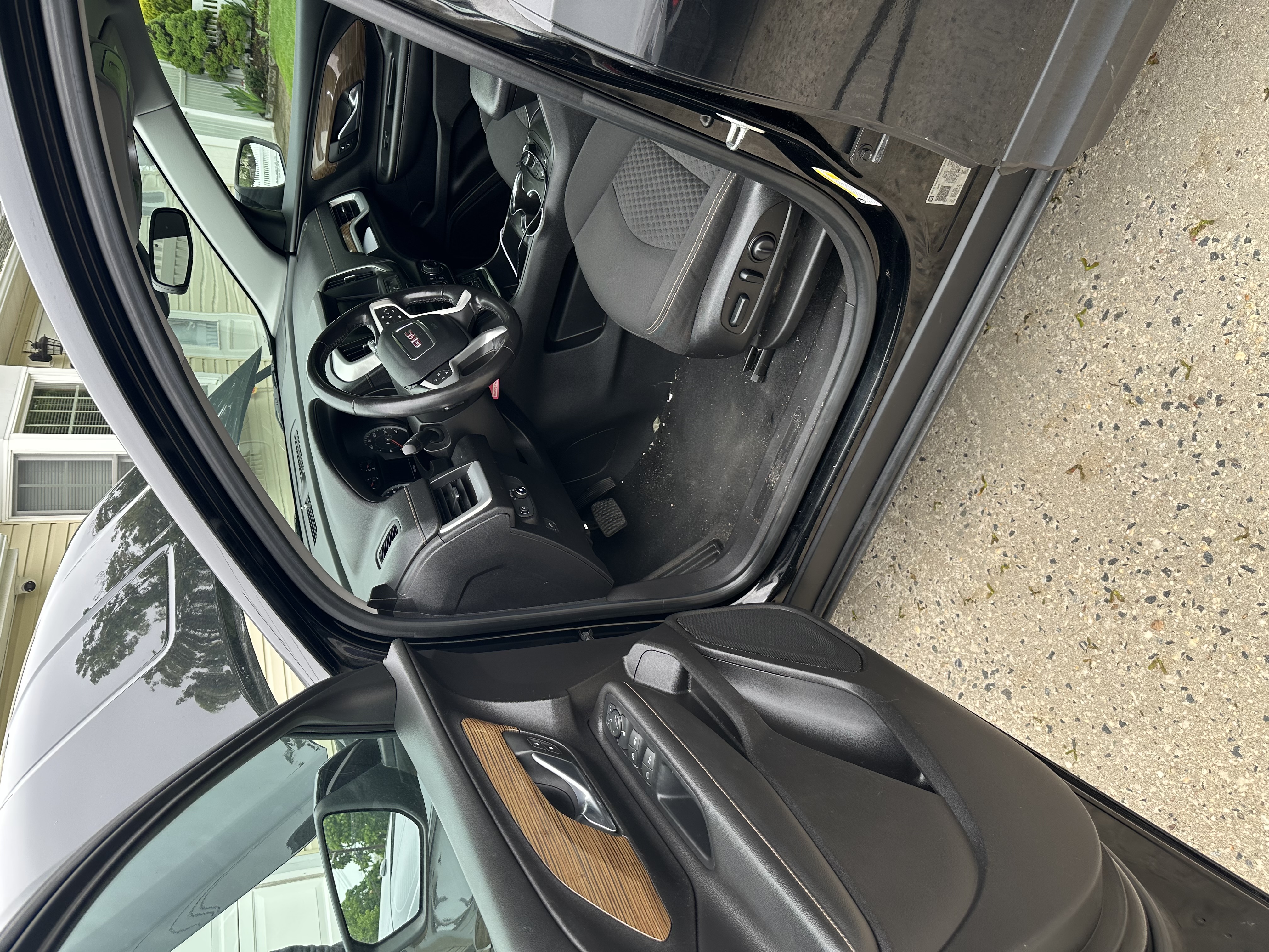 Vehicle photo 9