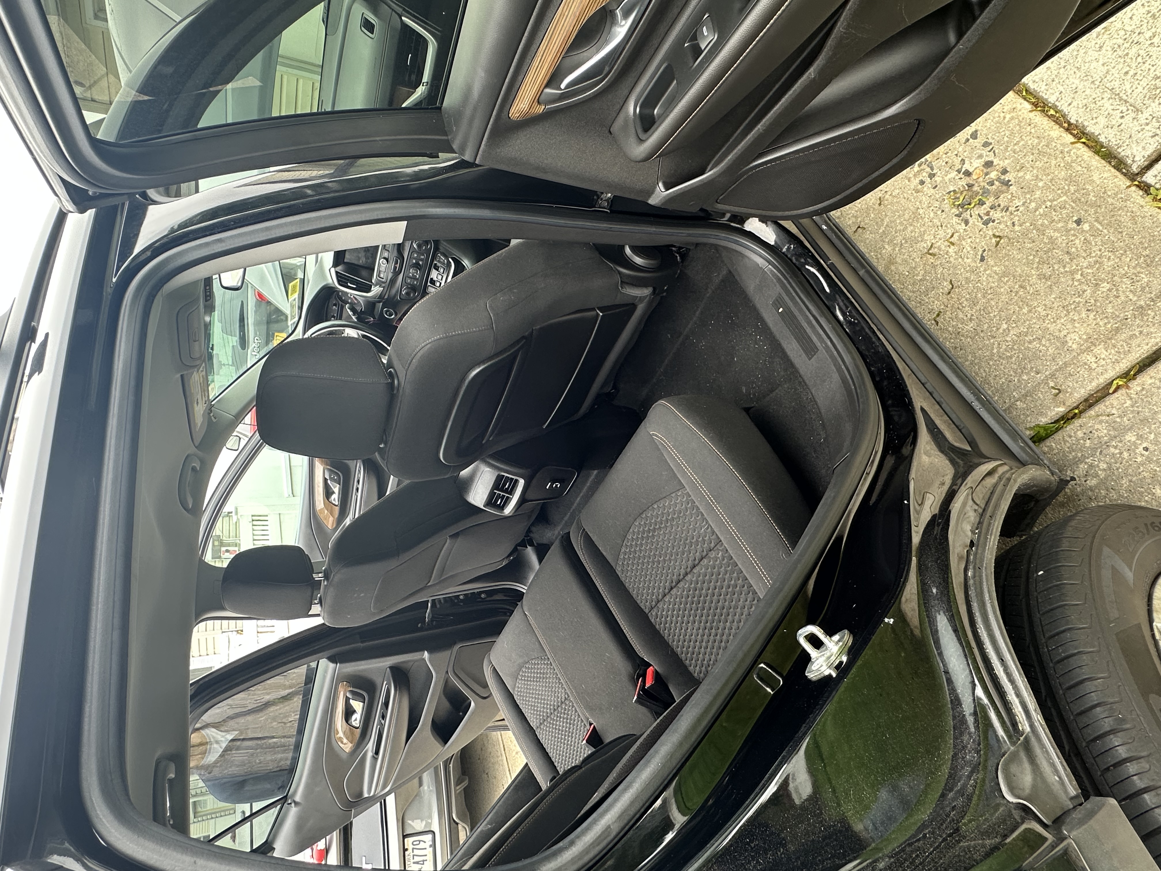 Vehicle photo 15
