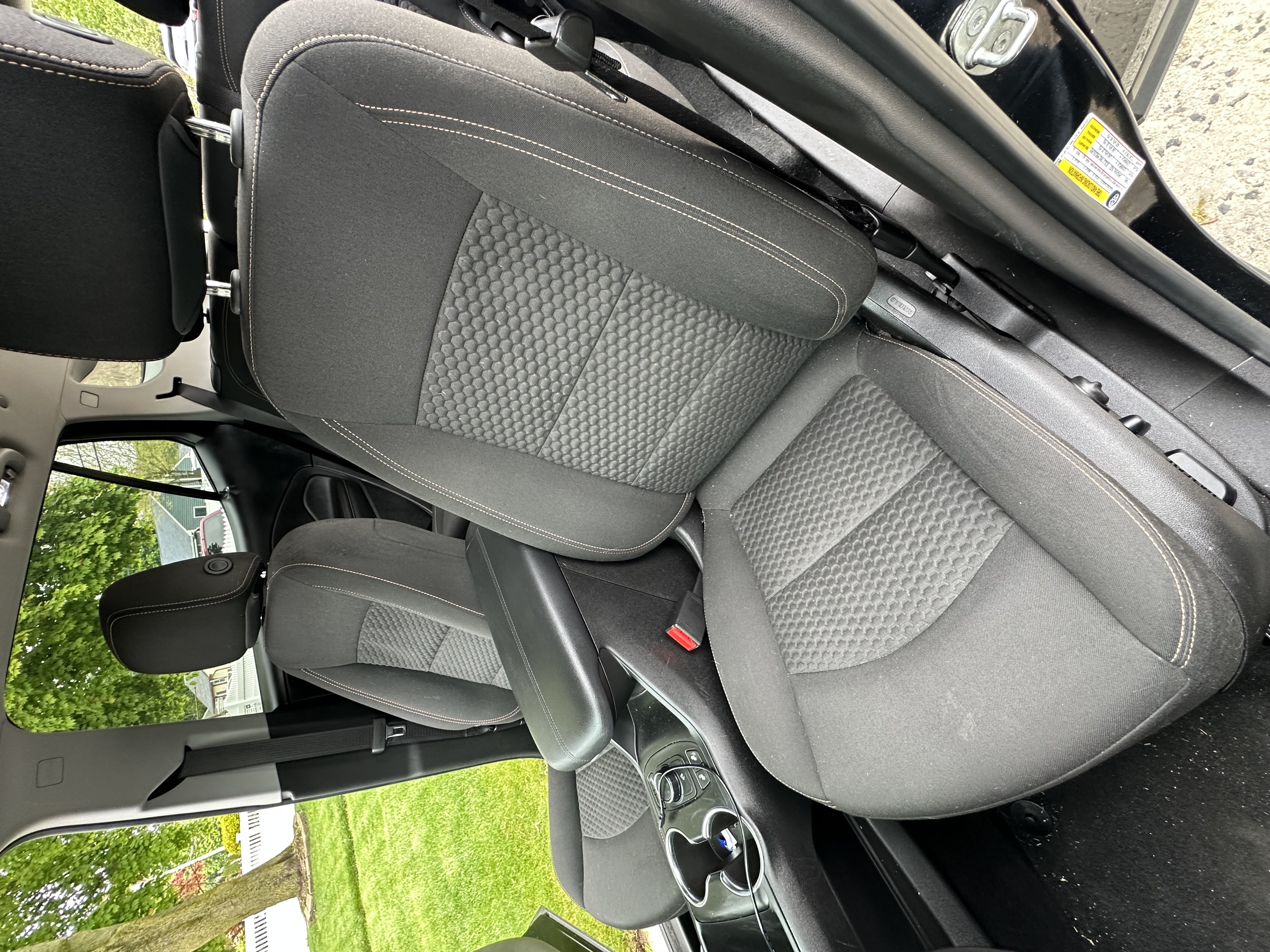 Vehicle photo 19