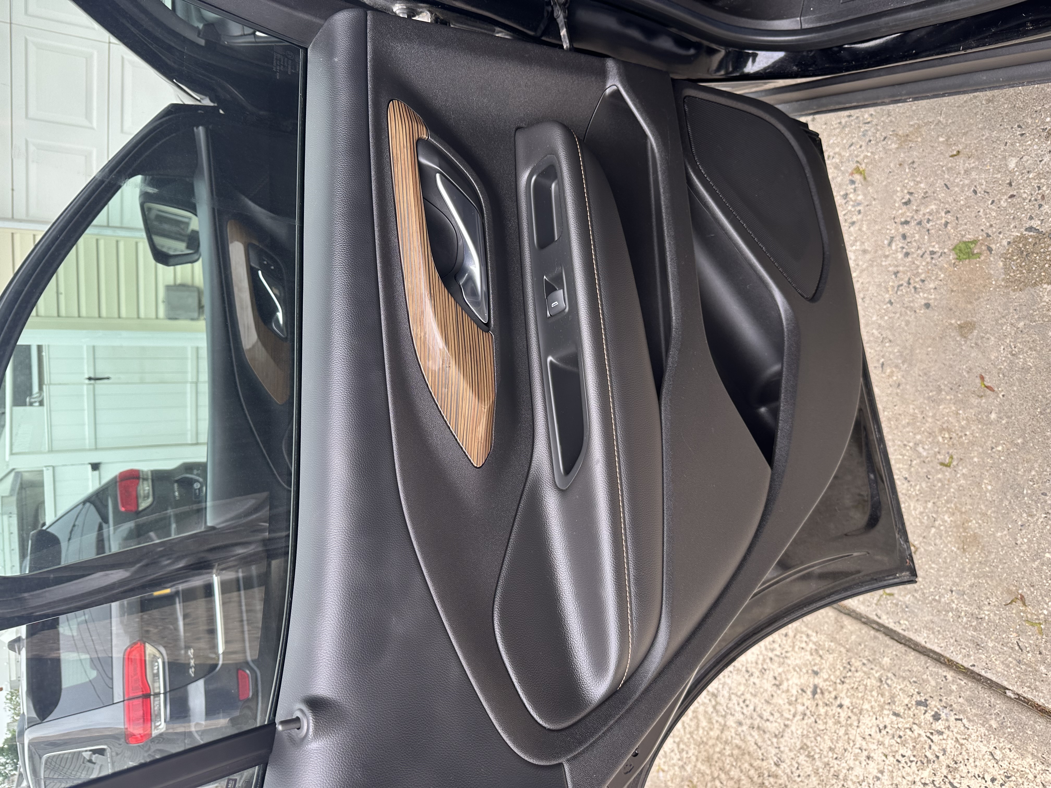 Vehicle photo 27